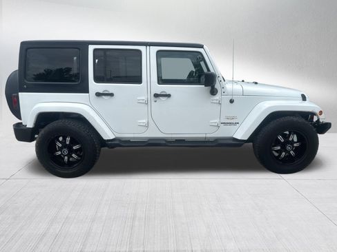 Used 2013 Jeep Wrangler Unlimited Sahara AWD/4WD image 5