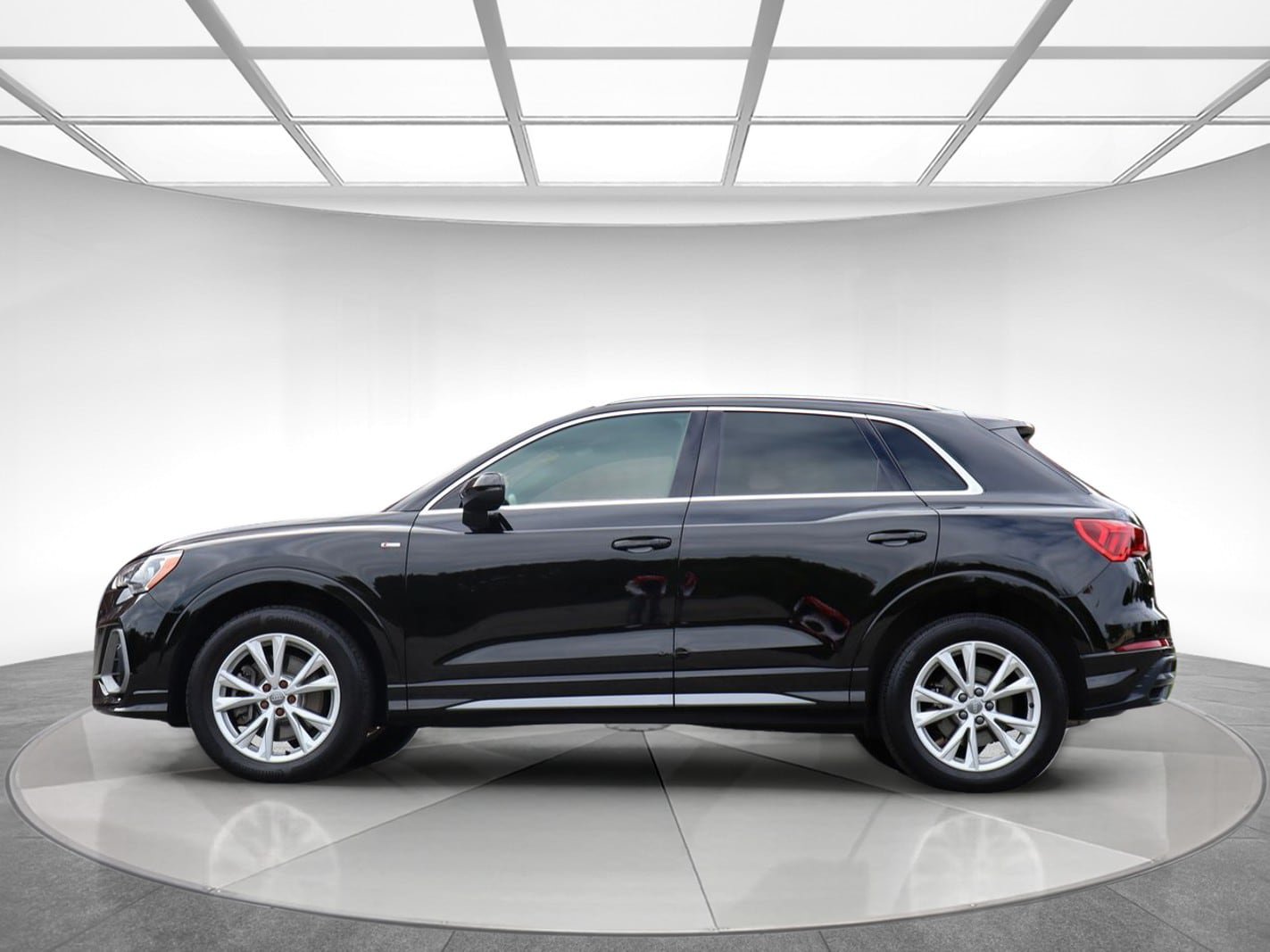 Used 2021 Audi Q3 2.0T Premium w/ Convenience Package AWD/4WD image 4