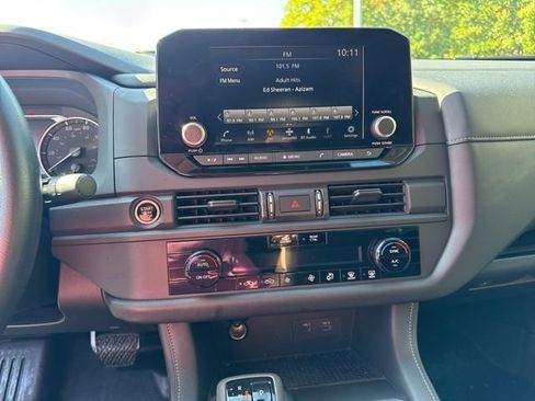 Used 2024 Nissan Pathfinder S image 18