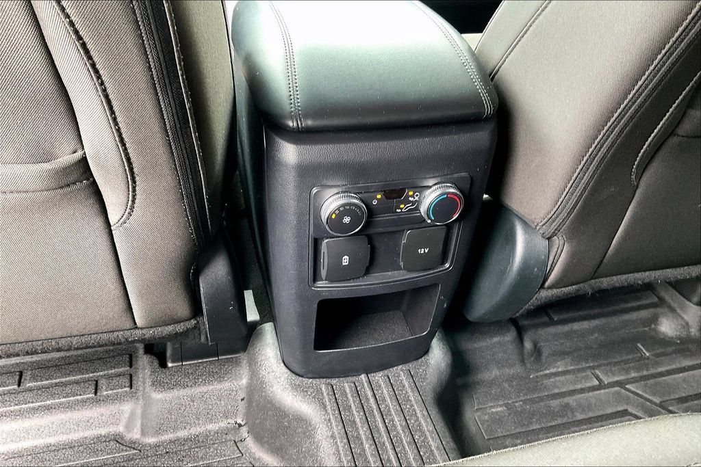 Used 2021 Ford Explorer XLT AWD/4WD image 30