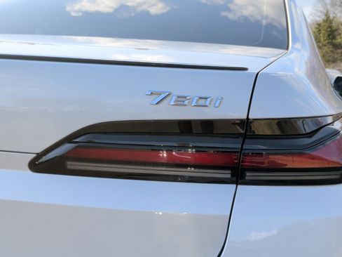 Certified 2023 BMW 760i xDrive w/ Executive Package image 12