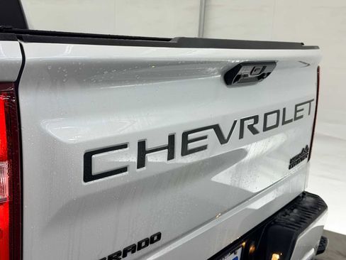 Used 2024 Chevrolet Silverado 1500 High Country image 11