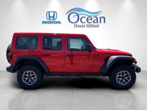 Used 2025 Jeep Wrangler Unlimited Rubicon AWD/4WD image 6