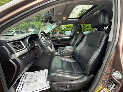 Used 2018 Toyota Highlander XLE FWD image 24