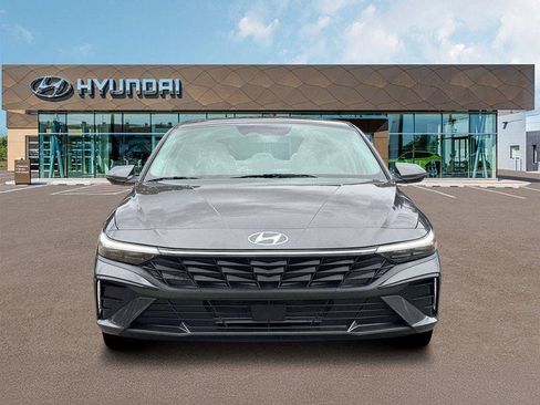 New 2026 Hyundai Elantra Limited FWD image 12