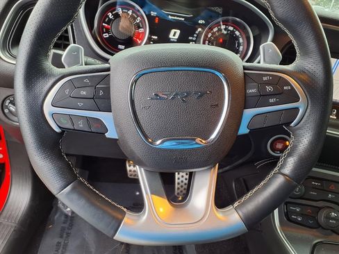 Used 2016 Dodge Challenger SRT image 31