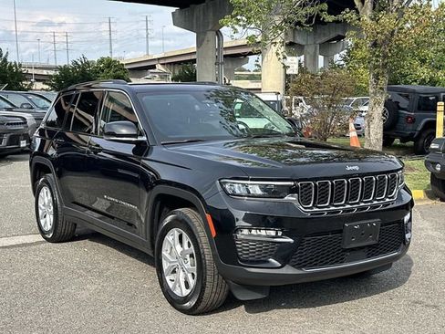 Used 2023 Jeep Grand Cherokee Limited AWD/4WD image 1