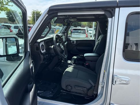 Used 2024 Jeep Wrangler Unlimited w/ Convenience Group AWD/4WD image 13