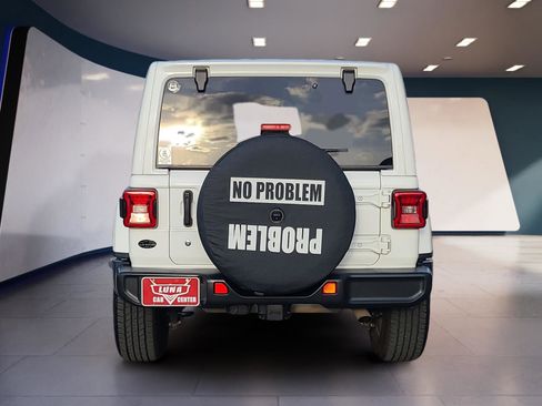 Used 2018 Jeep Wrangler Unlimited Sahara AWD/4WD image 4