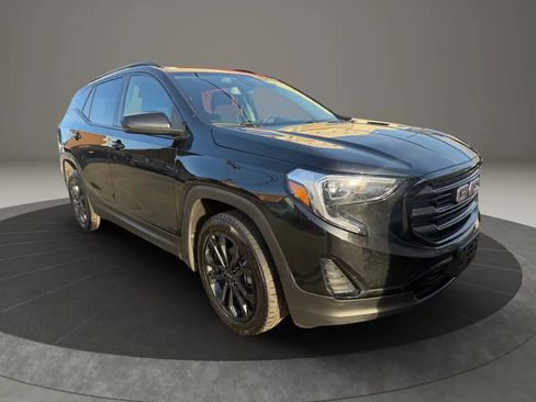 Used 2021 GMC Terrain SLE w/ Driver Convenience Package image 3
