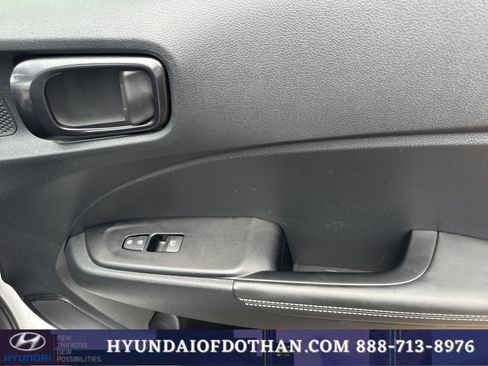 Certified 2023 Hyundai Venue Limited FWD image 17