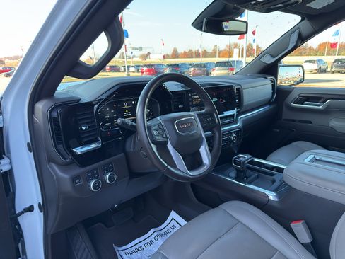 Used 2022 GMC Sierra 1500 SLT w/ SLT Premium Package image 9