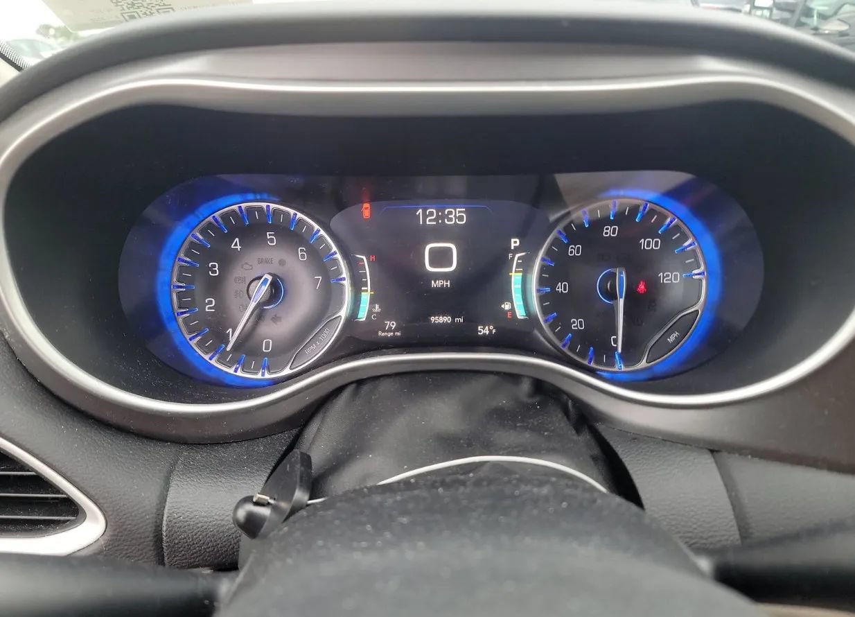 Used 2023 Chrysler Pacifica Touring-L FWD image 51