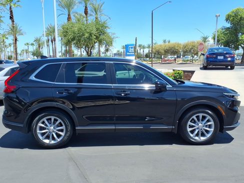 Used 2025 Honda CR-V EX image 3