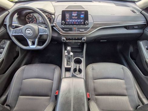 Used 2024 Nissan Altima 2.5 SV FWD image 14