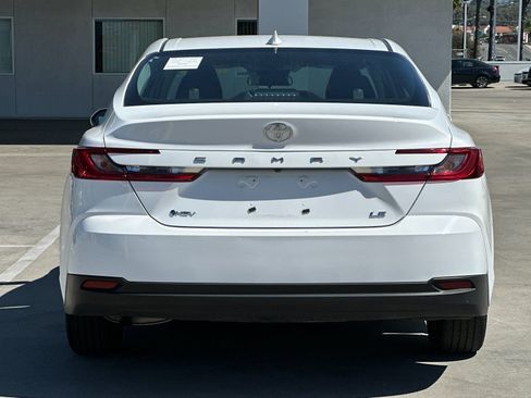 Used 2025 Toyota Camry LE image 4