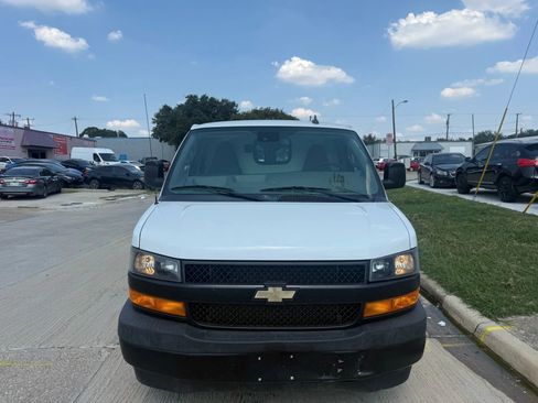 Used 2019 Chevrolet Express 2500 image 2