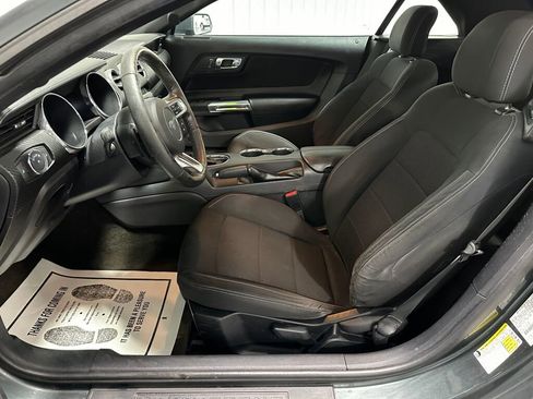 Used 2016 Ford Mustang Convertible image 9