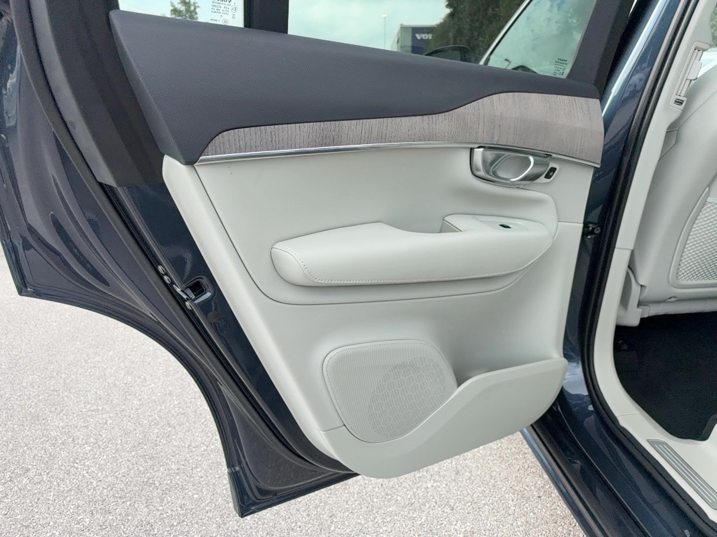 Certified 2024 Volvo XC90 B6 Plus w/ Protection Package Premier AWD/4WD image 15