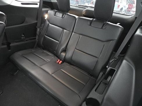 Used 2023 Ford Explorer XLT w/ Equipment Group 202A image 4