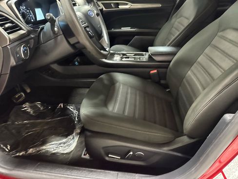Used 2020 Ford Fusion SE FWD image 16