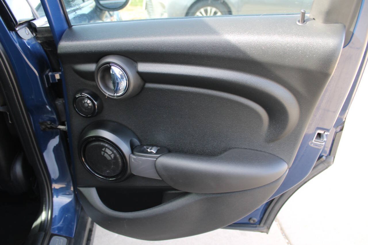 Used 2017 MINI Cooper 4-Door Hardtop FWD image 5