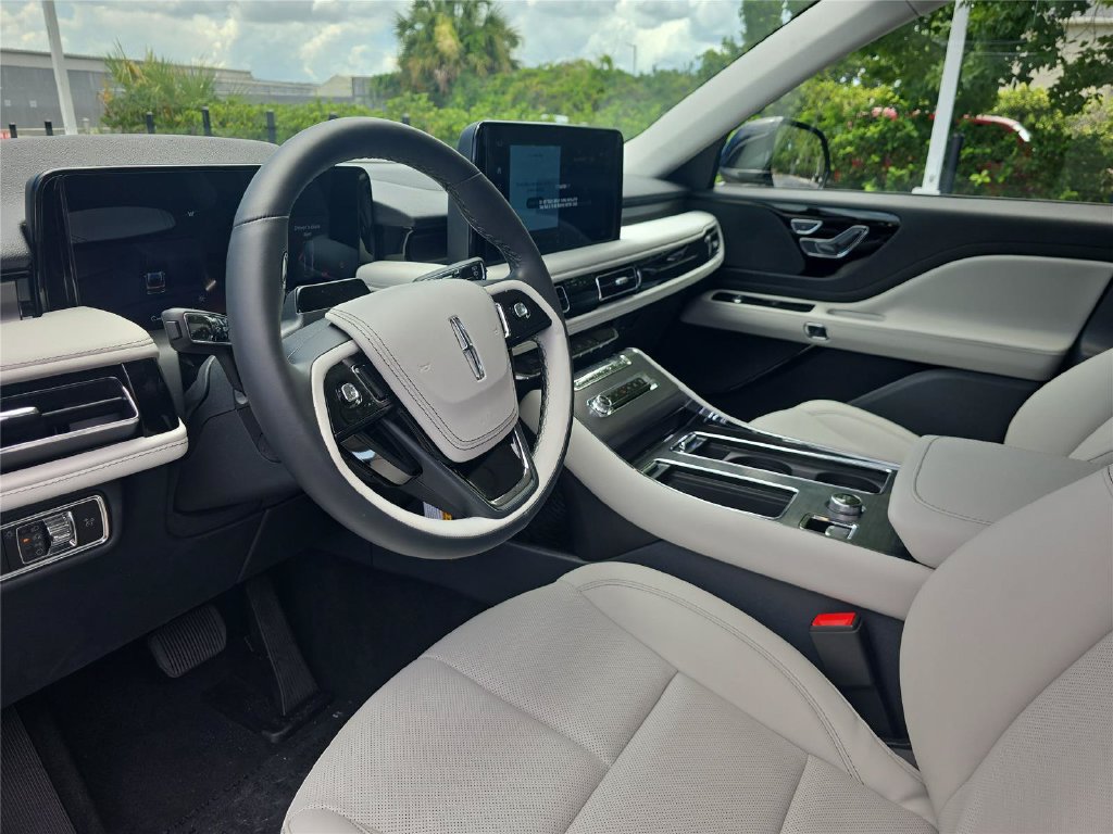 New 2026 Lincoln Aviator 2WD image 16
