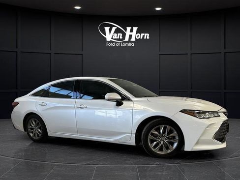 Used 2022 Toyota Avalon XLE image 32