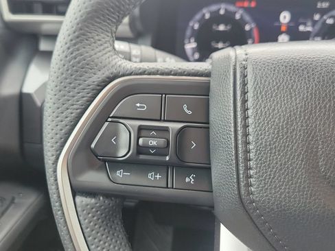 Certified 2025 Toyota Tacoma TRD Off-Road AWD/4WD image 20