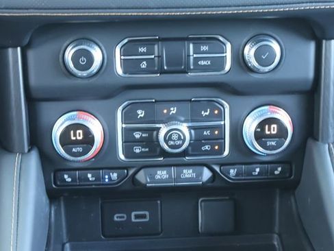 Used 2024 GMC Yukon XL AT4 w/ Technology Package image 22