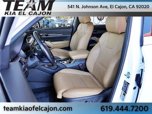 Certified 2022 Kia Telluride SX w/ Towing Package FWD image 18