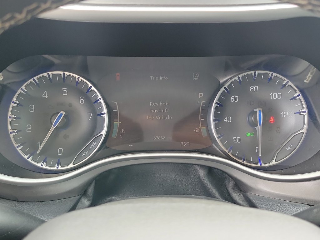 Used 2024 Chrysler Pacifica Touring-L FWD image 28
