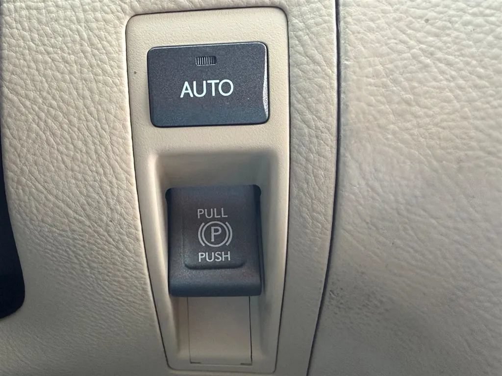 Used 2009 Lexus LS 460 w/ Comfort Pkg RWD image 18