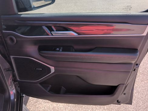 Used 2023 Jeep Wagoneer 4WD image 23