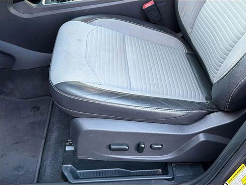 Used 2019 Ford Escape SE FWD image 18
