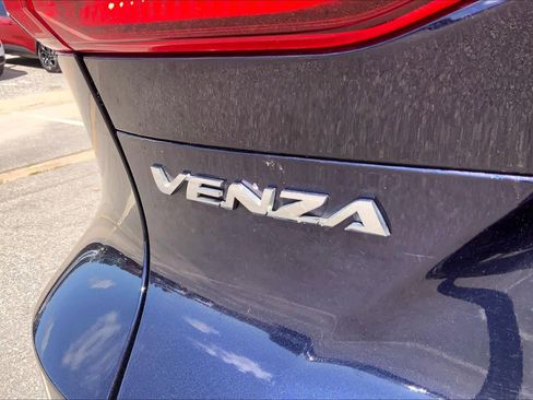 Used 2024 Toyota Venza LE AWD/4WD image 29
