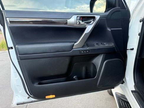 Used 2023 Lexus GX 460 Premium w/ Accessory Package AWD/4WD image 11