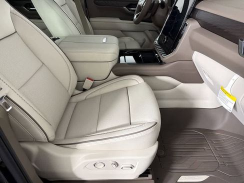 New 2026 GMC Yukon XL Denali w/ Denali Reserve Package image 12