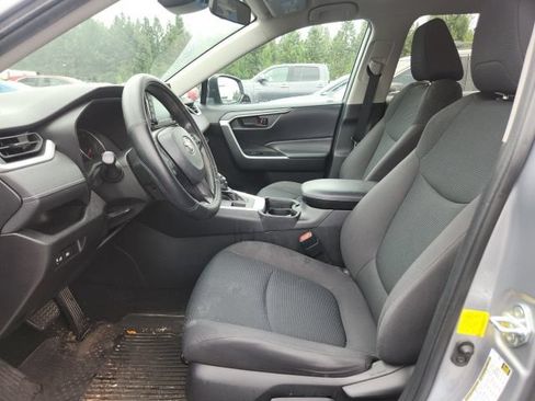 Used 2021 Toyota RAV4 LE AWD/4WD image 9