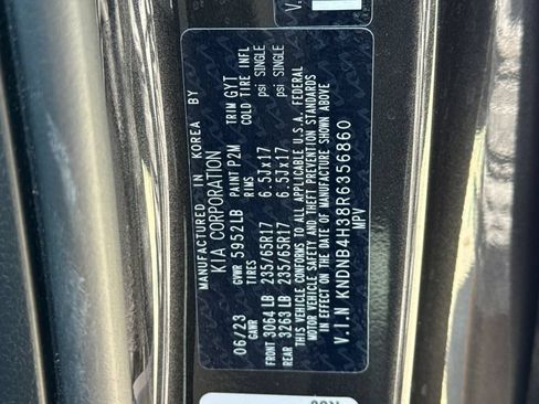 Used 2024 Kia Carnival LX FWD image 35