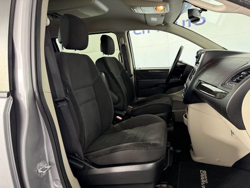 Used 2017 Dodge Grand Caravan SE w/ Power Window Group image 12