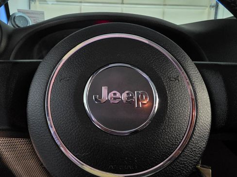 Used 2012 Jeep Wrangler Unlimited Sahara w/ Max Tow Pkg AWD/4WD image 25