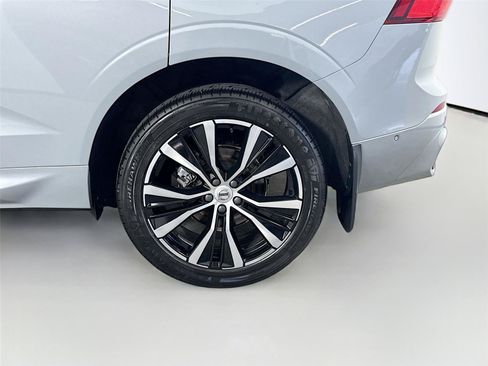 Used 2024 Volvo XC60 B5 Plus w/ Protection Package Premier AWD/4WD image 29