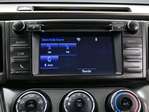Used 2015 Toyota RAV4 LE AWD/4WD image 17