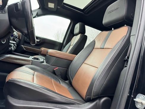 Used 2022 Chevrolet Silverado 1500 High Country w/ Technology Package image 9