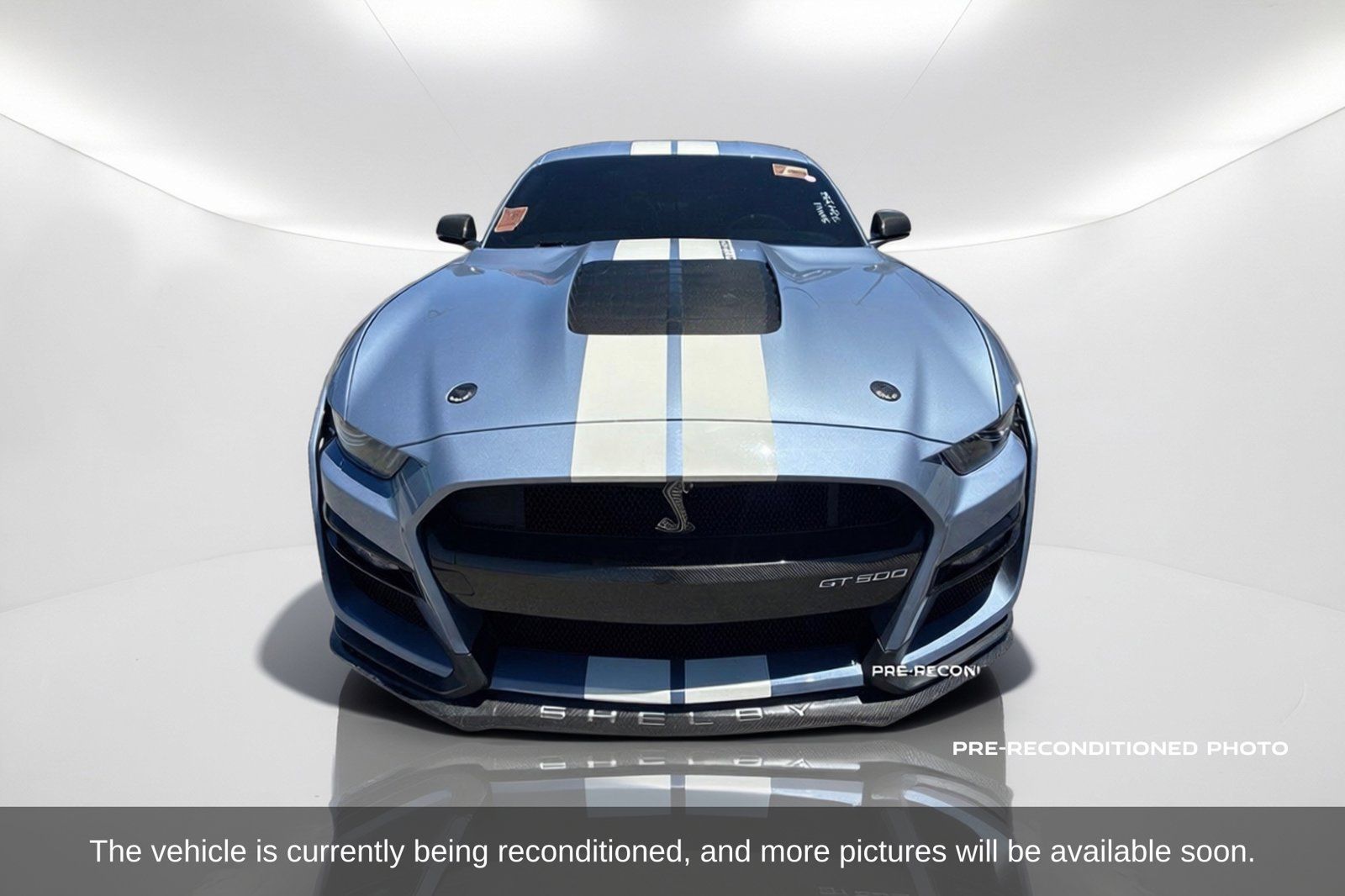 Used 2022 Ford Mustang Shelby GT500 w/ Carbon Fiber Track Pack RWD image 2