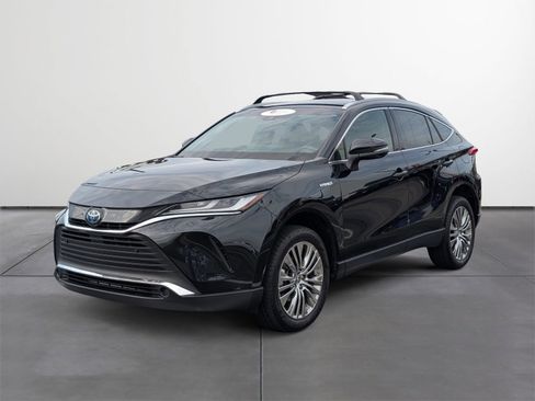 Used 2021 Toyota Venza XLE w/ Softex Package image 2