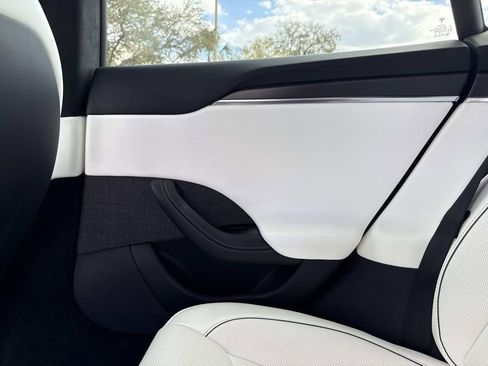 Used 2022 Tesla Model S Plaid image 16