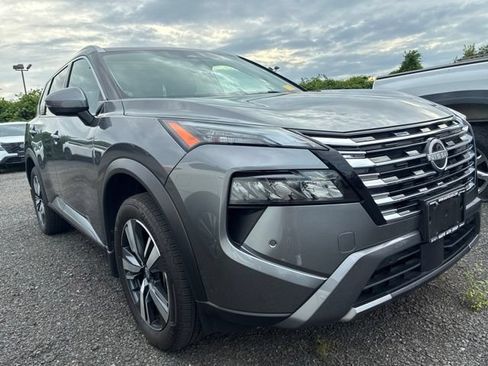 Certified 2024 Nissan Rogue SL w/ SL Premium Package AWD/4WD image 3