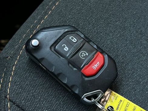 Used 2024 Jeep Wrangler Unlimited Sahara AWD/4WD image 26